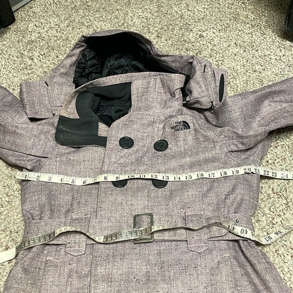 The northface longer body belted hooded ski jacket in excellent condition - Picture 7 of 15